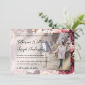 Garden Burgundy Script Kalligrafy Foto Wedding Einladung (Stehend Vorderseite)