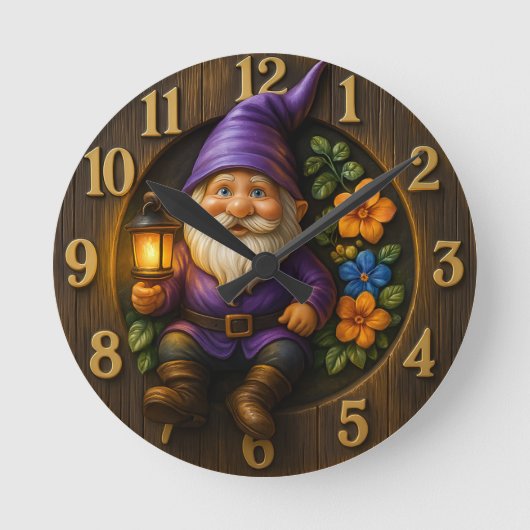 Garden Gnome with Lantern Wall Clock Runde Wanduhr (Vorderseite)