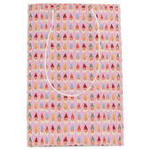 Garden Gnomes Rosa Hintergrund Mittlere Geschenktüte (Vorderseite)