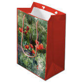 Garden Poppies (von Mildred Anne Butler) Mittlere Geschenktüte (Vorderseite Schrägansicht)