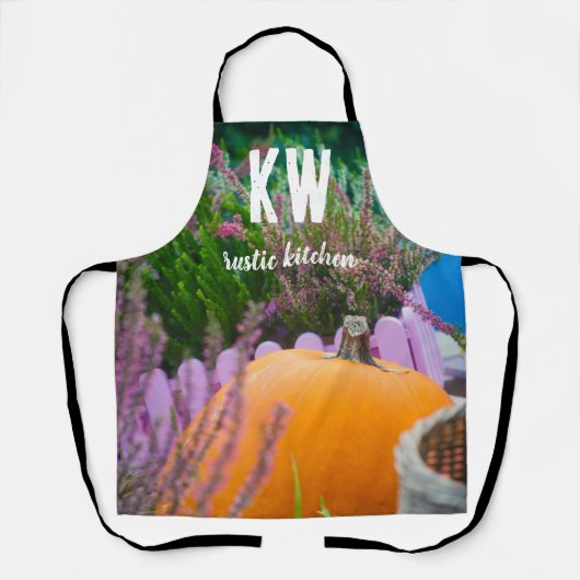 Garden still life with an orange pumpkin schürze (Vorderseite)