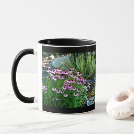 Garden Stream mit Lila Sitzgelegenheiten Tasse