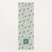 Garden Whimsy Greenery Monogram Yogamatte (Vorderseite)