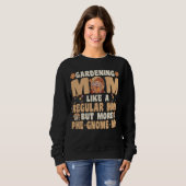 Gardening Mom with Gnomes Sweatshirt (Vorne ganz)