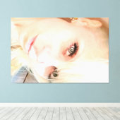 Gargantuan Gidget 60" x 40 "Canvas Print Leinwanddruck (Insitu (Holzboden))