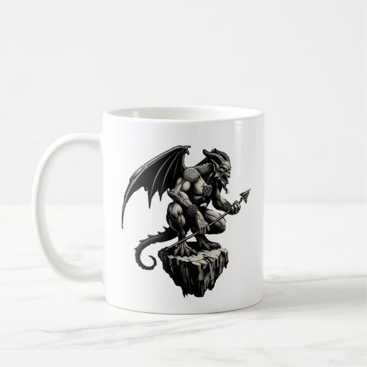 Gargoyle sitzt auf einem Felsen Kaffeetasse (Links)