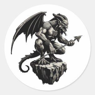 Gargoyle sitzt auf einem Felsen Runder Aufkleber