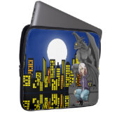 Gargoyle-Stadtlandschaft in urbaner Fantasy Laptopschutzhülle (Vorne Rechts)