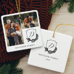 Garland Wreath Monogram Family Foto Gallery Black Keramikornament<br><div class="desc">Genießen Sie die Freude an der Urlaubssaison mit unserer Wintergarten-Foto-Galerie Weihnachten-Monogramm-Ornament. Unser personalisiertes Ornament besticht durch unser handgezeichnet Wintergartendesign mit einem Monogramm-Wappen mit mehreren Fotos,  Familiensignatur & Monogramm. Verteilen Sie die Liebe und jubeln Sie diesen Winter mit diesem eleganten Ornament-Design. Entwurf des Moodthology Papers</div>