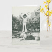 Garlene Tindall stehend auf einem Trickpferd Karte (Gelbe Blume)