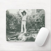 Garlene Tindall steht auf einem Trickpferd. Mousepad (Mit Mouse)
