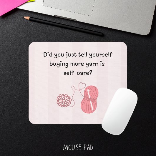 „Garn kaufen ist Selbstfürsorge“ Lustiges Strick-M Mousepad