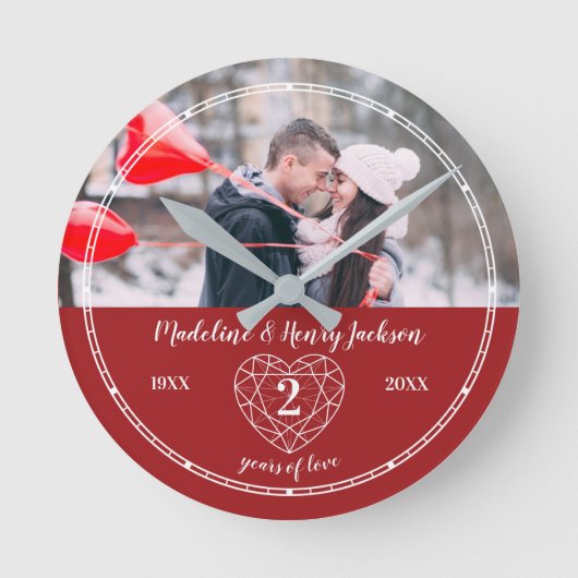 Garnet 2. Hochzeit Jubiläum Kontur Herz Rot Runde Wanduhr (Vorderseite)