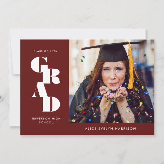 Garnet Bold Serif Single Photo Graduation Ankündigung (Vorderseite)