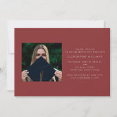 Garnet Grad Block Modernes Foto Abschluss Einladung (Rückseite)