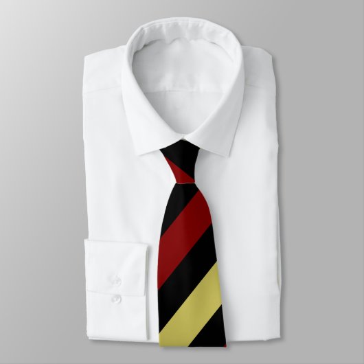 Garnet-Krawatte aus Gold und Schwarz Krawatte (Gebunden)