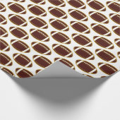 Garnet und Gold Football Muster Geschenkpapier (Ecke)