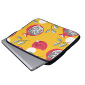 Garnetobst: HandGezeichnet Vintages Muster. Laptopschutzhülle (Vorne Knopf)