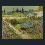 Garten bei Arles Vincent Van Gogh Fotodruck<br><div class="desc">Garden at Arles by Vincent Van Gogh, Oil on Leinwand 1888, ist ein Landschaftsgemälde eines kleinen Fußwegs durch einen ausgedehnten Garten von Blume Betten unter einem sonnigen Himmel, mit Obstbäumen, Schrumpf, Zypressen und ländlich-französischen Gebäude im Hintergrund. Mit abwechslungsreichen Pinselstrichen, die Form, Wachstum und Bewegung der Landschaftsformen vermitteln, die direkt auf...</div>
