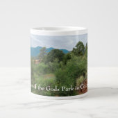 Garten der Götter Berge und Hügel Jumbo-Tasse (Vorderseite)