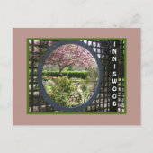 GARTEN DURCH DAS RUNDE-LATTICE-FENSTER/INNISWOOD POSTKARTE (Vorderseite)