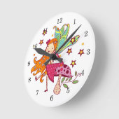 Garten-Fee auf Pilz Runde Wanduhr (Winkel)