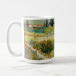 Garten in Arles | Vincent van Gogh Kaffeetasse<br><div class="desc">Garten in Arles (1888) von dem niederländischen Postimpressionisten Vincent van Gogh. Originelle Kunstwerke sind ein Öl auf der Leinwand,  das eine üppige Landschaft mit bunten Blume darstellt. Verwenden Sie die Entwurfstools,  um einen benutzerdefinierten Text hinzuzufügen oder das Bild zu personalisieren.</div>