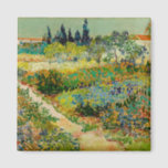 Garten in Arles | Vincent Van Gogh Magnet<br><div class="desc">Garten in Arles (1888) von dem niederländischen Künstler Vincent Van Gogh,  der den Eindruck hinterlässt. Originelle Kunstwerke sind ein Öl auf der Leinwand,  das eine üppige Landschaft mit bunten Blume darstellt. 

Verwenden Sie die Entwurfstools,  um einen benutzerdefinierten Text hinzuzufügen oder das Bild zu personalisieren.</div>