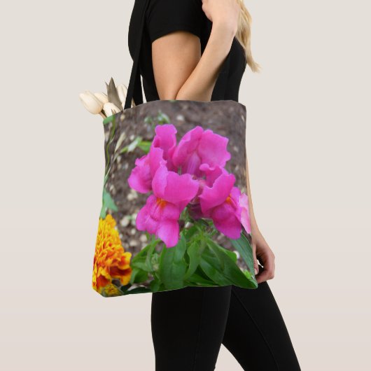 Garten mit Blumen im Freien Tasche (Von Nahem)