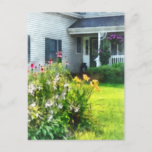 Garten mit den Gastgebern und Lilien Postkarte