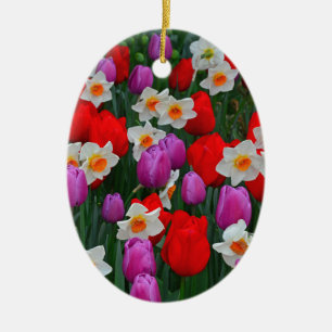 Garten mit lila Tulpen und weißen Nar Keramik Ornament