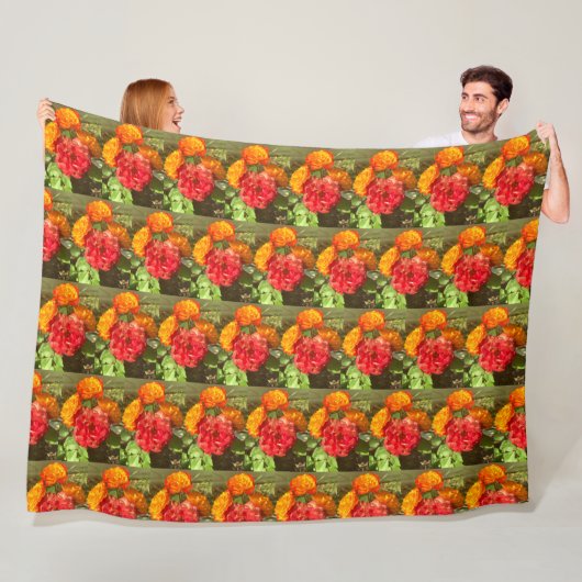 Garten mit orangefarbenen und roten Blumen Fleecedecke (Beispiel)