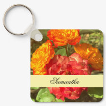 Garten mit orangefarbenen und roten Blumen