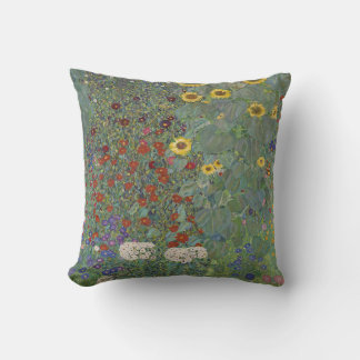 Garten mit Sonnenblumen von Gustav Klimt Kissen