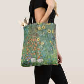 Garten mit Sonnenblumen von Gustav Klimt Tasche (Von Nahem)