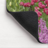 Garten mit Tulpen, daffodils und Hyazinthen Mousepad (Ecke)