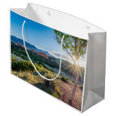 Garten von Göttern Baumsonburst Große Geschenktüte (Rückseite Schrägansicht)