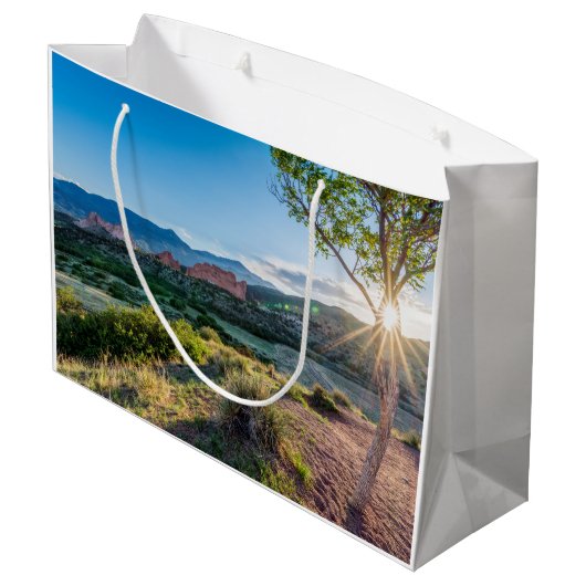 Garten von Göttern Baumsonburst Große Geschenktüte (Rückseite Schrägansicht)