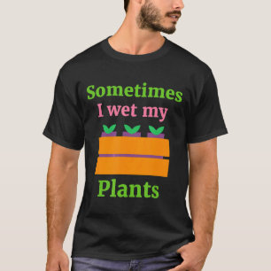 Garten-Zitat Manchmal befeuchte ich meine Pflanzen T-Shirt