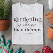 Gartenarbeit ist billiger als therapeutisches Zita T-Shirt