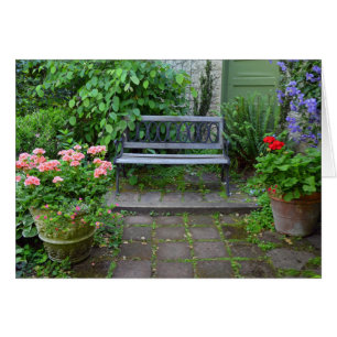 Gartenbank auf Sommerterrasse