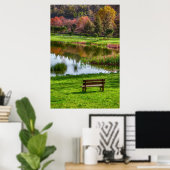 Gartenbank mit Blick auf See/Teich Poster (Heimbüro)