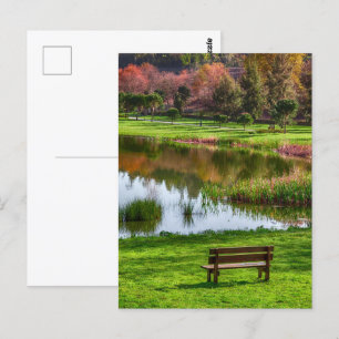 Gartenbank mit Blick auf See/Teich Postkarte