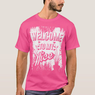 Gartenhemd für Gärten und Pflanze im Hintergrund T-Shirt