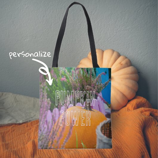 Gartenleben mit einem Orangenkürbis Tasche