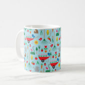 Gartenmuster Frühlingsblumen und Gartengeräte Kaffeetasse (Vorderseite Links)