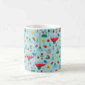 Gartenmuster Frühlingsblumen und Gartengeräte Kaffeetasse (Mittel)