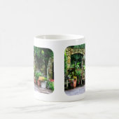 Gartensitzplatz im Regen Kaffeetasse (Mittel)