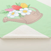 Gartenwasserdose mit Blume auf Grün Sherpadecke (3/4)