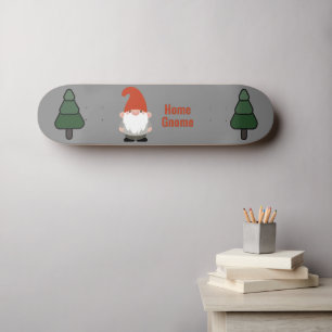 Gartenzwerg Zuhause Zwerg und Bäume auf Grau Skateboard